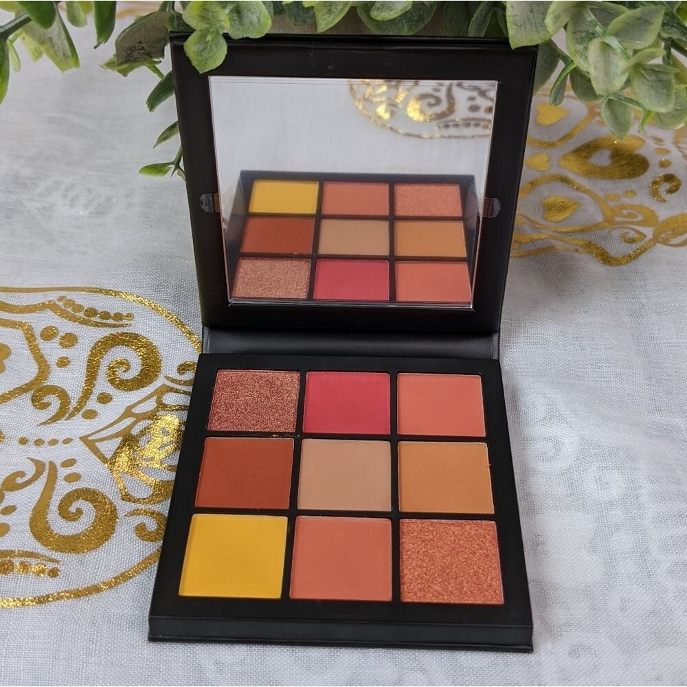 Huda Beauty Coral Obsessions Palette